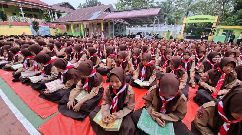 Mengawali Hari dengan Murajaah Al-Qur’an, MTsN 2 Kota Sawahlunto Perkuat Program Tahfiz Madrasah Mengawali Hari dengan Murajaah Al-Qur’an, MTsN 2 Kota Sawahlunto Perkuat Program Tahfiz Madrasah